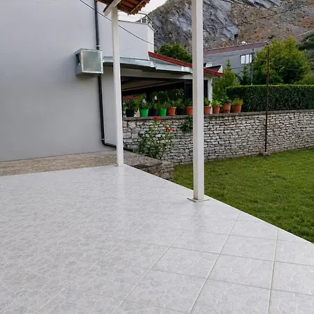 Albseina Ferienhaus Kelcyre